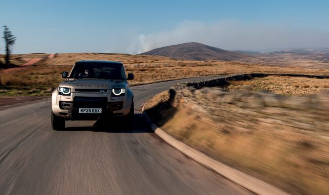 Land Rover Defender Octa | Attitude September/ October 2025