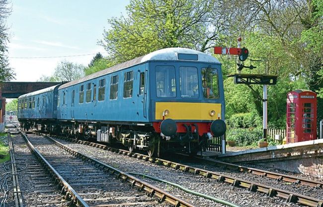 Two-car Class 119 DMU enters service at the Swindon & Cricklade Railway ...