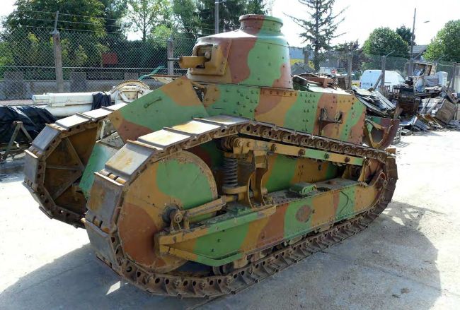 RENAULT FT TANK IN SERVICE AND IN DETAIL | Model Military International 200