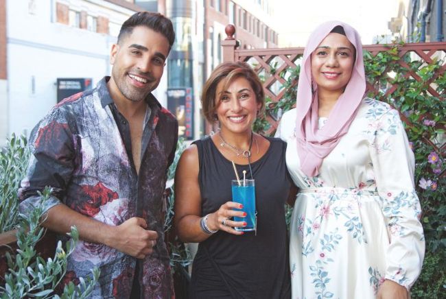 HELLO! THEATRE CLUB FUN SNOWBALLS FOR FAMOUS ‘FROZEN’ FANS | Hello ...