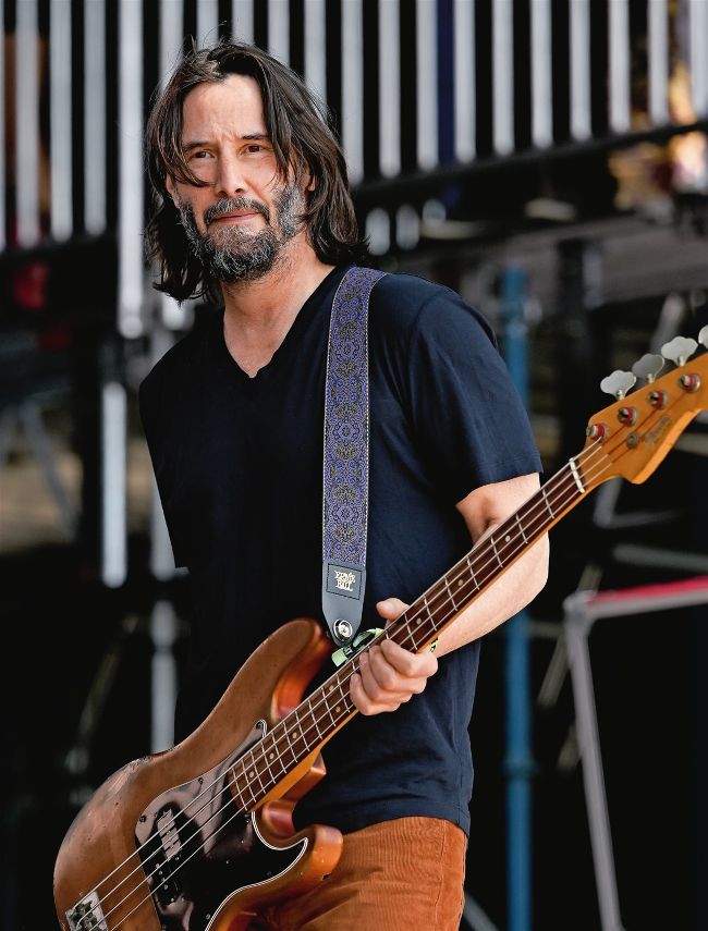 MAKING A CAREER COMEBACK AND DEEPLY IN LOVE KEANU REEVES HITS NEW HIGHS ...