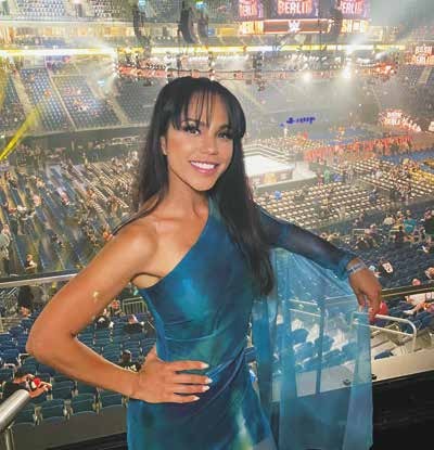 PLAYMATE, MODEL UND SCHAUSPIELERIN ALONA HERTHA IST WRESTLINGFAN