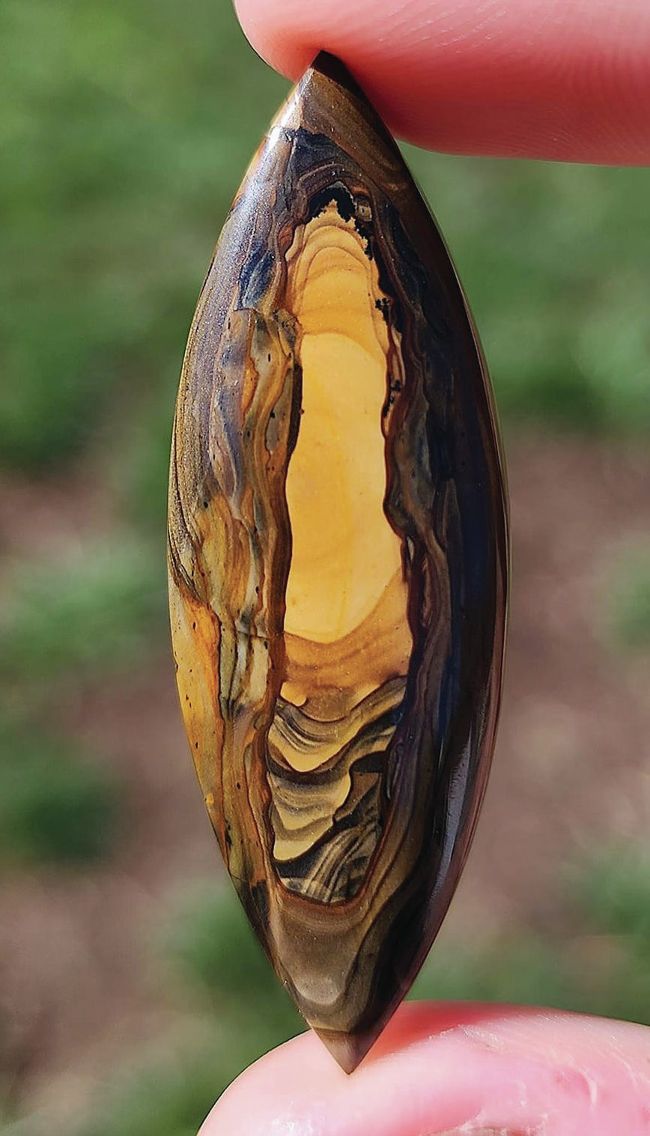 トップス sahara 2way Mineral Photography Top ROYAL SAHARA JASPER | Rock&Gem Magazine 2025-03 (Mar)