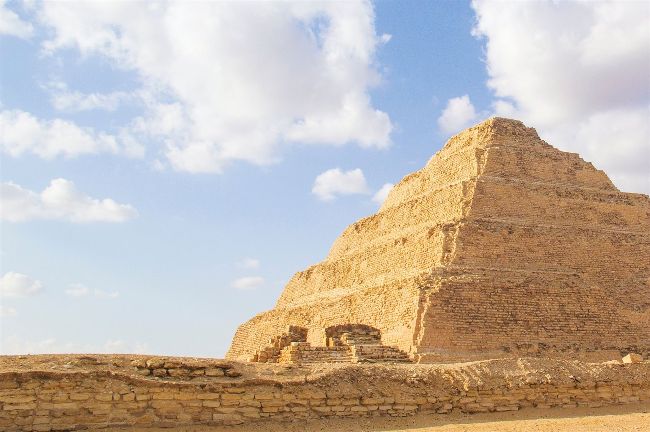 Ancient Egyptians may have used a hydraulic lift to build the first ...