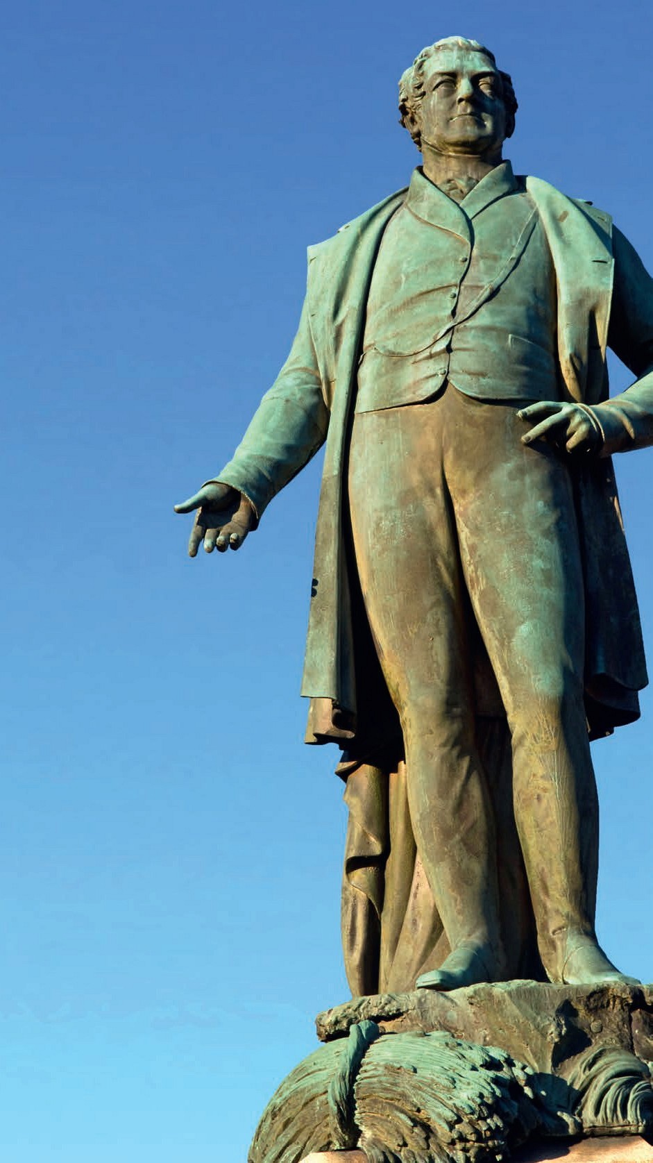 Download Robert peel statue bury For Android